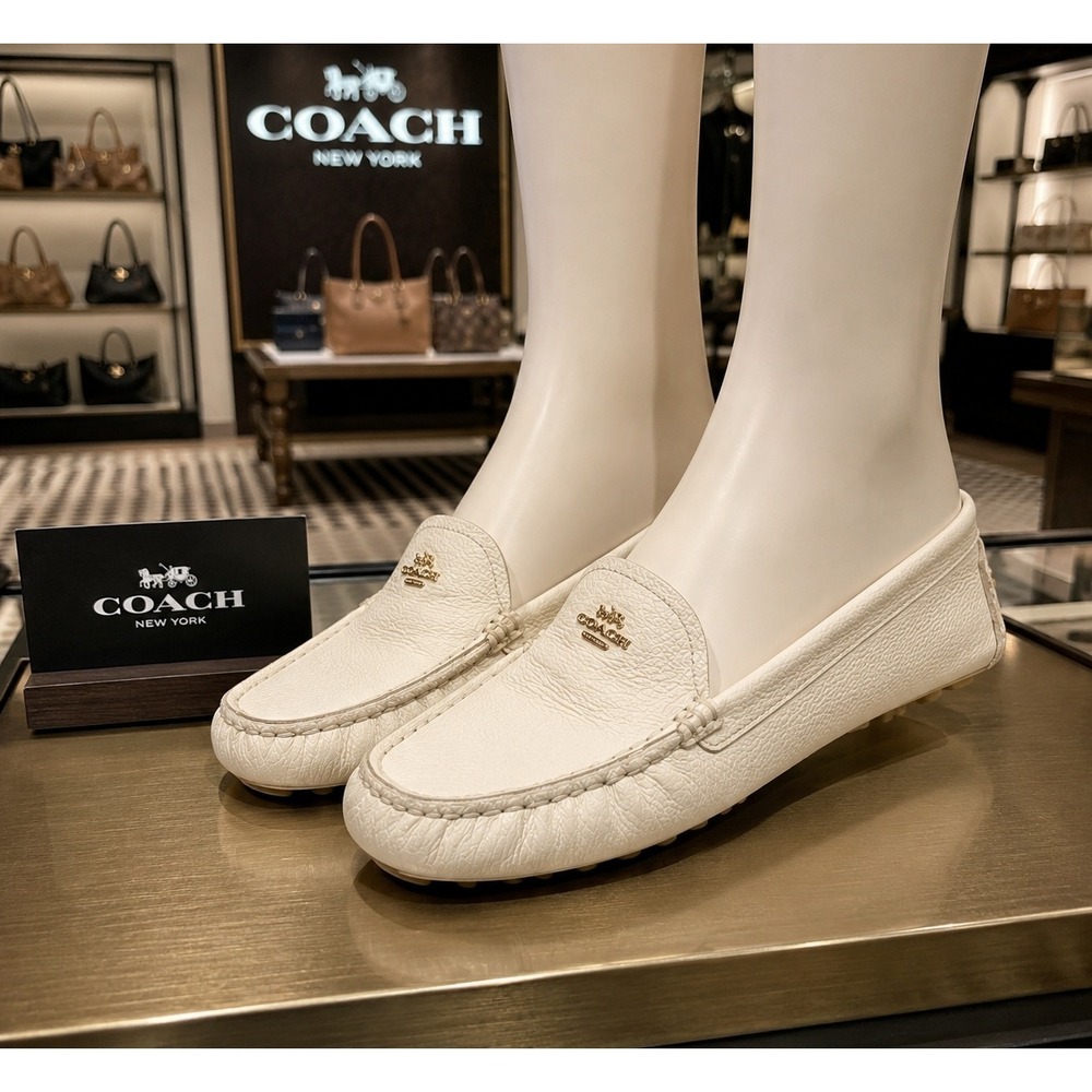 Coach Amber Pebbled Leather Driving Loafers Cream Gold Logo Size 7.5